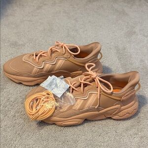 NWT adidas 8 Ozweego sneakers